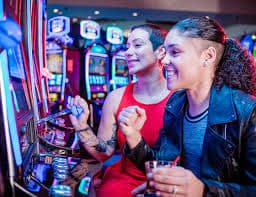 q7mm Online Bingo ဘောလုံးများ ဆွဲသည့်ဒေသ မြန်မာ ကစားသမား